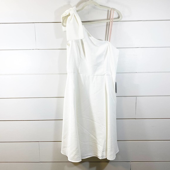 NWT Gal Meets Glam Yvonne Bow One Shoulder Dress - Picture 2 of 8